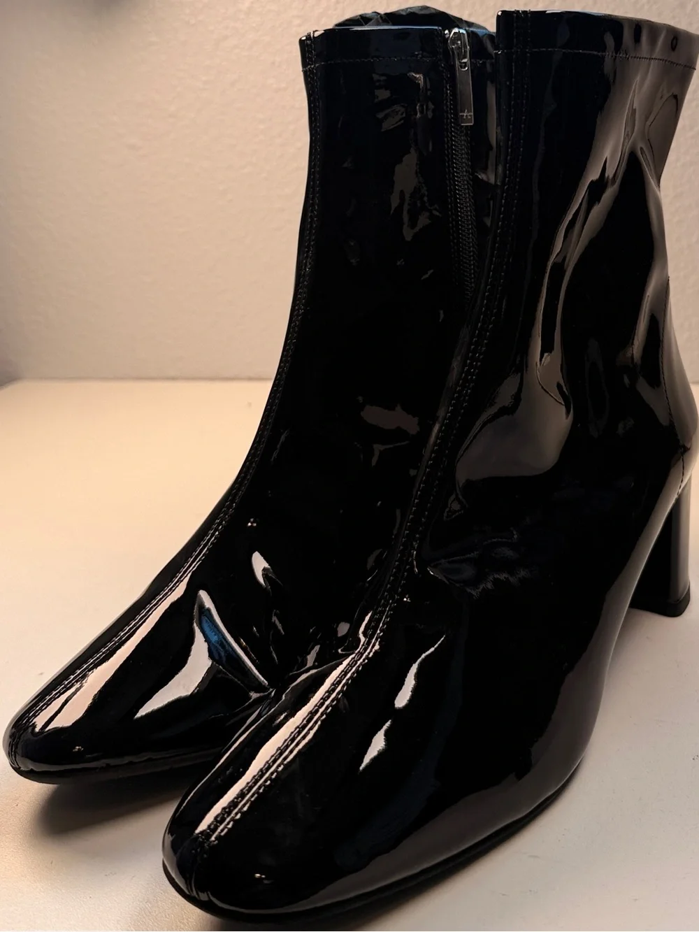 Aquatalia Ulyssa Black Patent Leather Ankle Boots Size 9.5 Italy